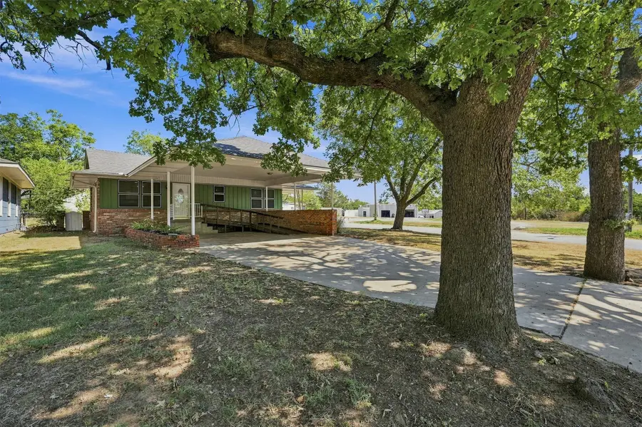 901 W Hanna Street, Denison, TX 75020 - #3