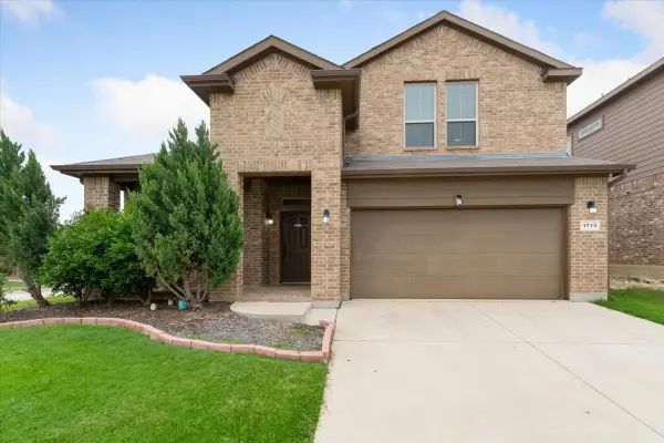 1713 Falling Star Drive, Fort Worth, TX 76052