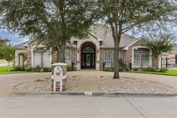818 Amherst Drive, Waxahachie, TX 75165