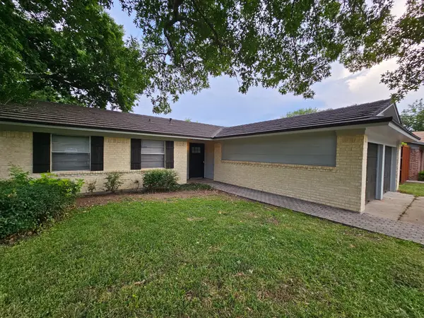 220 Bluebird Circle, Denton, TX 76209