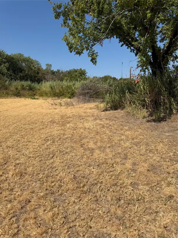 2328 Mitchell Boulevard, Fort Worth, TX 76105