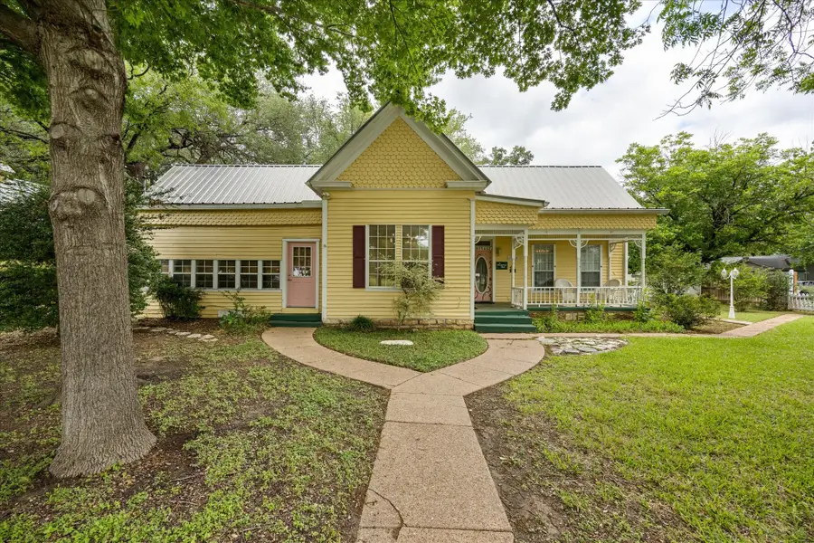1002 W Pearl Street, Granbury, TX 76048 - #2