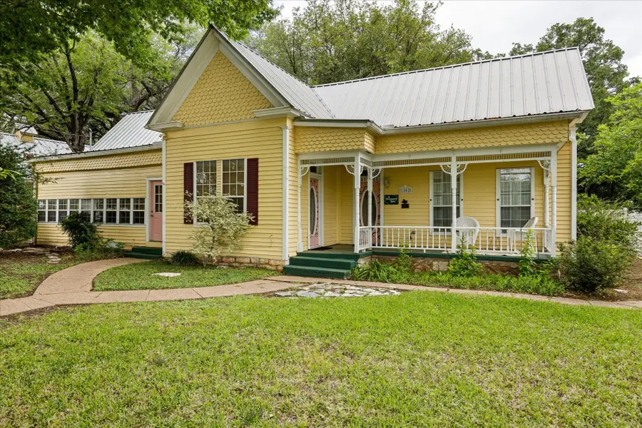 1002 W Pearl Street, Granbury, TX 76048 - #3