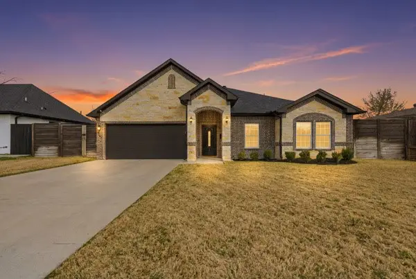 3247 Darvany Drive, Dallas, TX 75220