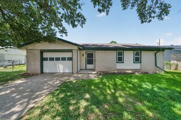 2461 Lisa Street, Grand Prairie, TX 75051