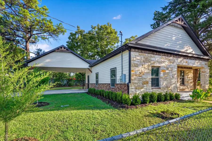 617 E Chambers Street, Cleburne, TX 76031 - #2