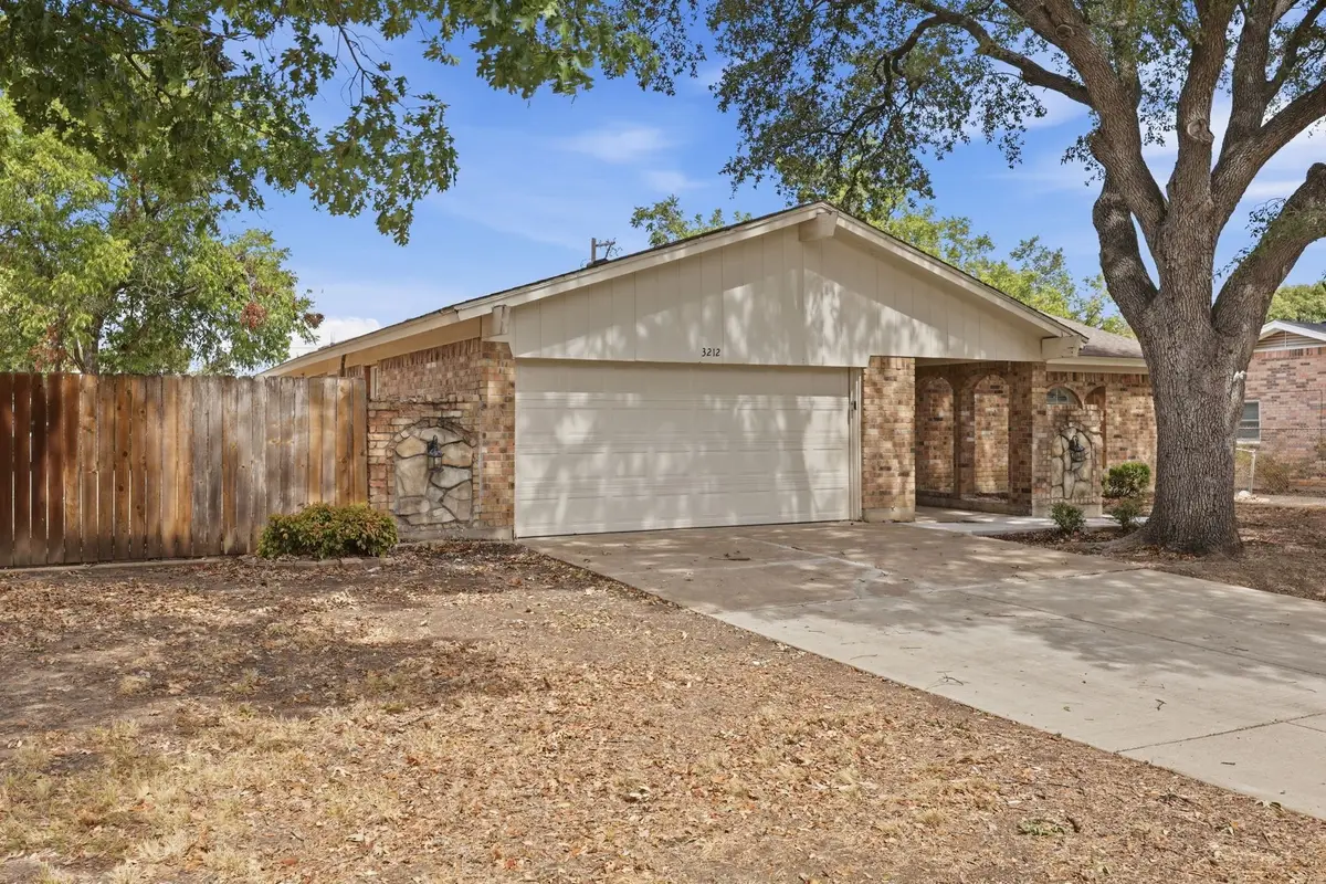 3212 Glenmont Drive, Fort Worth, TX 76133 - #1