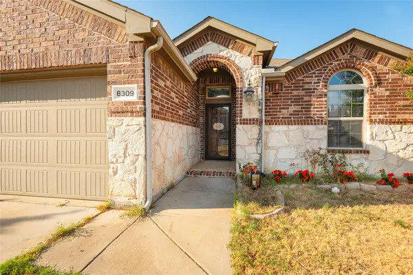 8309 Black Hills Trail, Aubrey, TX 76227
