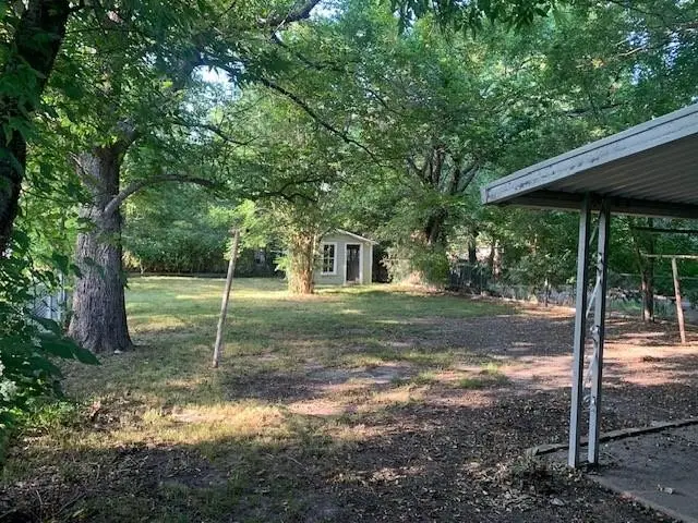 611 E 10th Street, Bonham, TX 75418 - #2