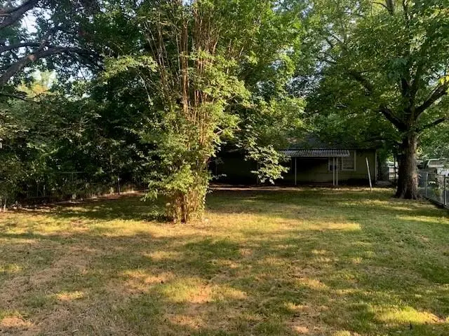 611 E 10th Street, Bonham, TX 75418 - #3