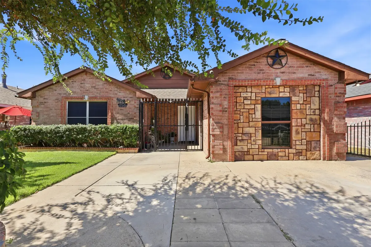 4704 Lizzy Drive, Dallas, TX 75211 - #1