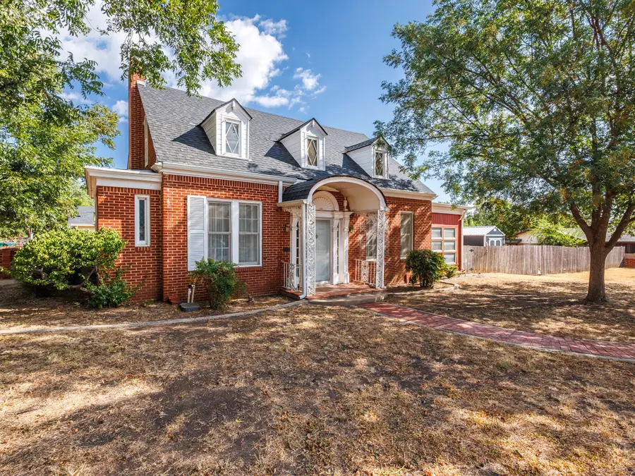 1016 W Walnut, Coleman, TX 76834 - #3