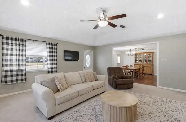 1224 N Texas Street, De Leon, TX 76444