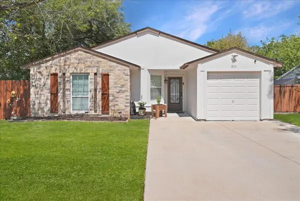 2111 Sharpshire Lane, Arlington, TX 76014