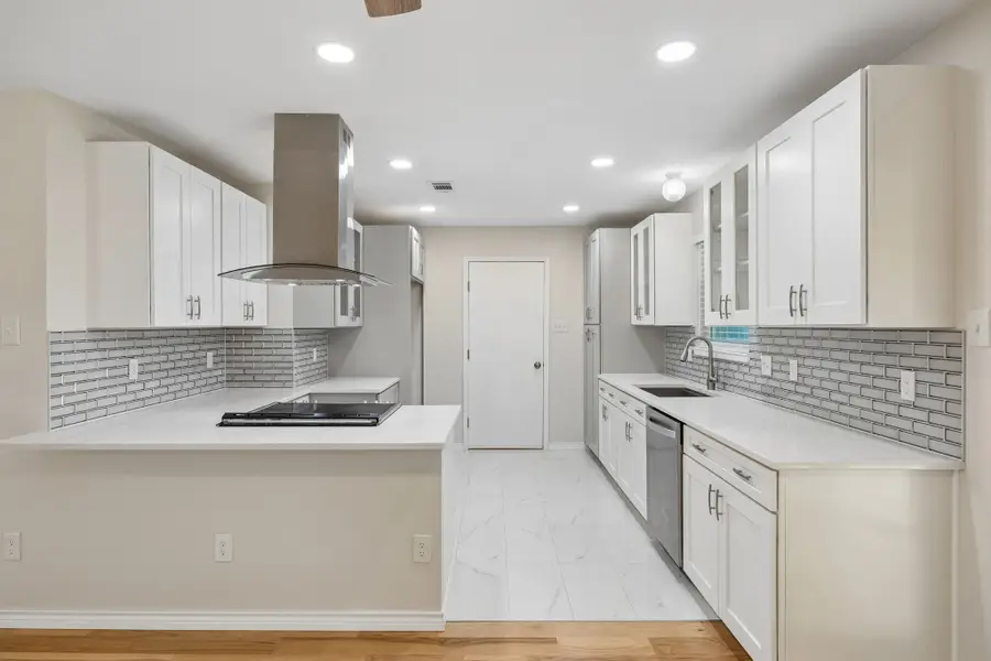 947 E Oakdale Road, Irving, TX 75060 - #3