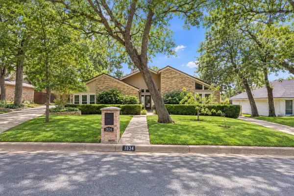 1834 Rhinevalley Drive, Arlington, TX 76012