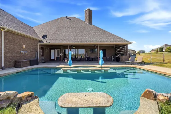 6104 High Meadows Drive, Krum, TX 76249
