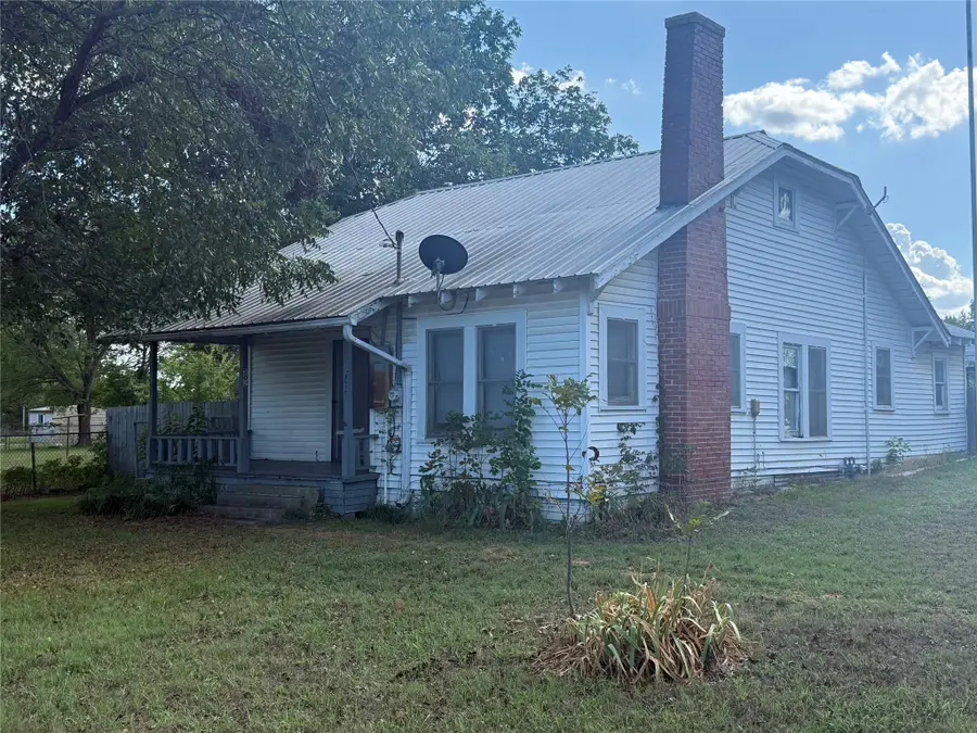 302 S Hogg Street, Streetman, TX 75859 - #2