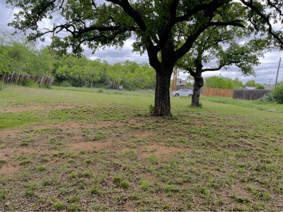 916 W Moss Street, Eastland, TX 76448 - #2