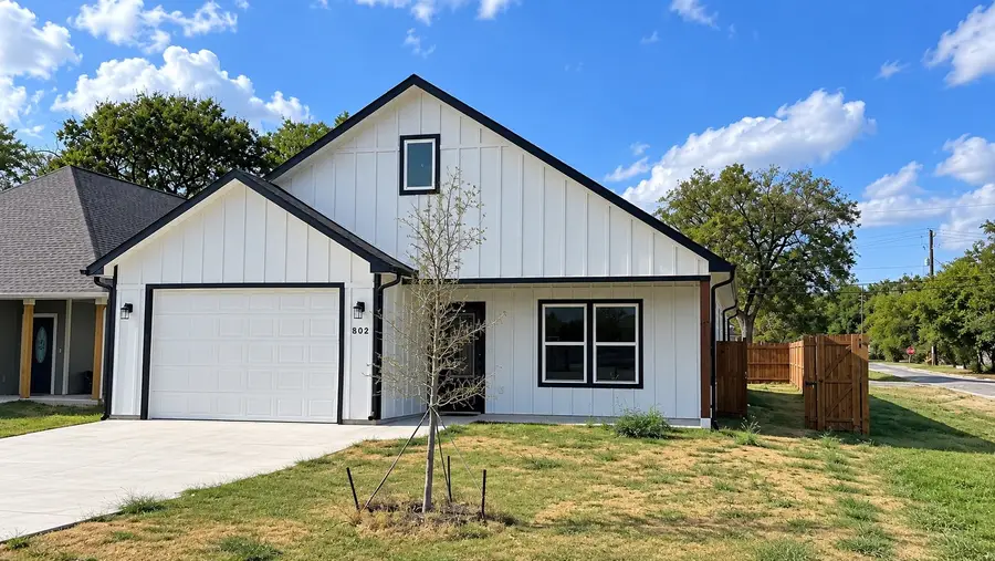 302 W Pine Street, Whitewright, TX 75491 - #2