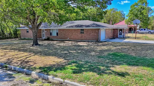 105 E Pecan Street, St Jo, TX 76265
