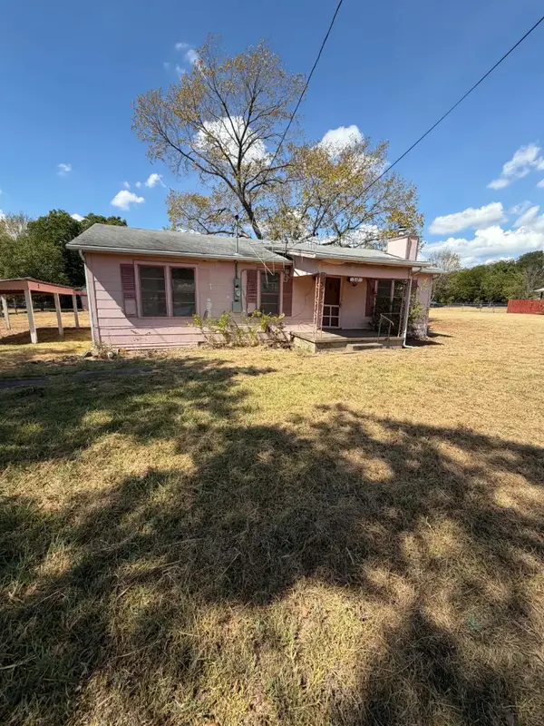 317 College Street, Italy, TX 76651