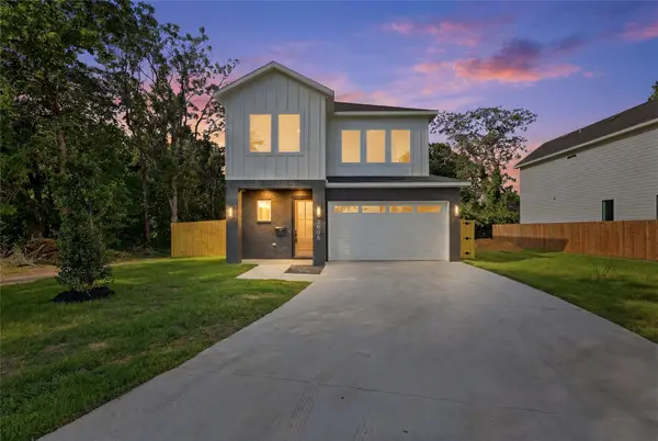 5806 Carlton Garrett Street, Dallas, TX 75215