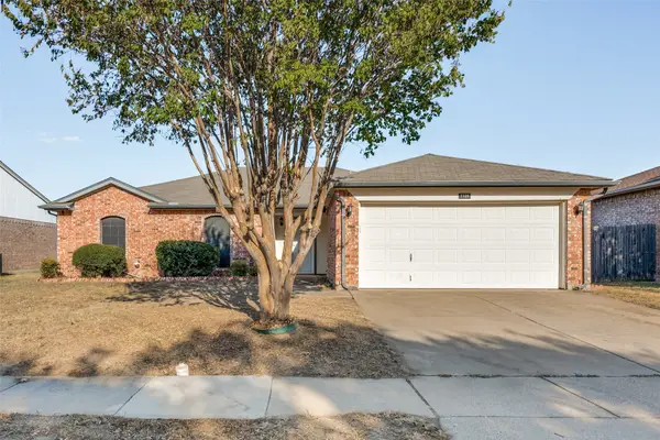 7728 Liz Lane, Watauga, TX 76148