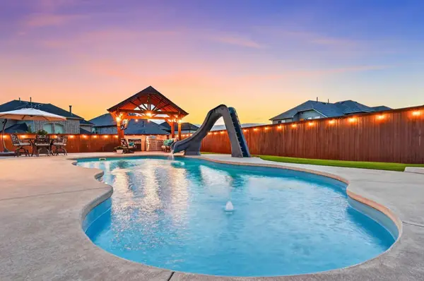 1812 Briscoe Drive, Lantana, TX 76226