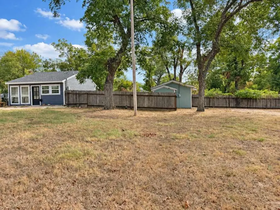 405 & 407 S 6th Street, Gatesville, TX 76528 - #3