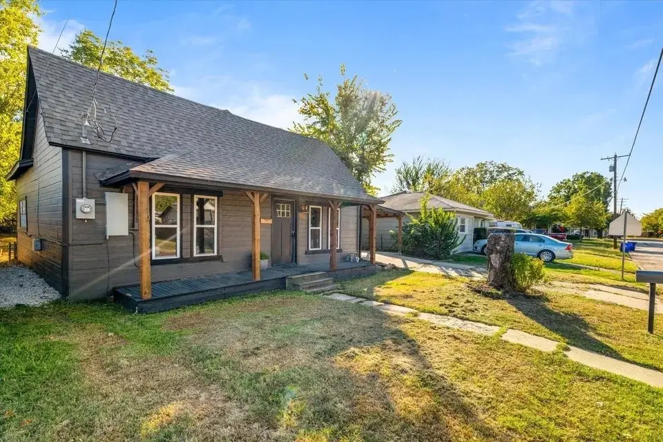 306 Hall Street, Whitesboro, TX 76273 - #1