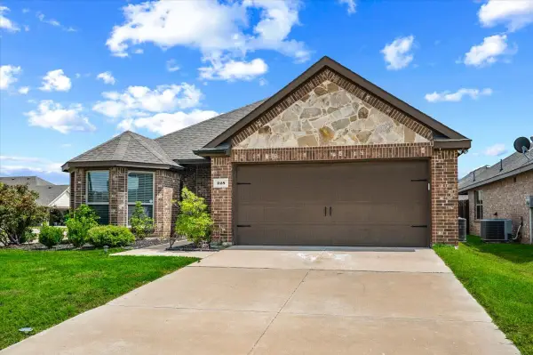 228 Garden Grove Drive, Waxahachie, TX 75165