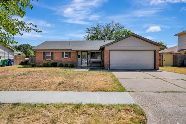 512 E Mission Street, Crowley, TX 76036