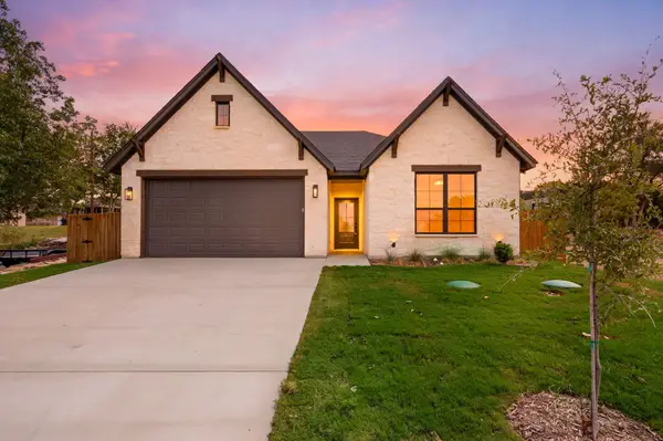 605 Mustang Trail, Granbury, TX 76049