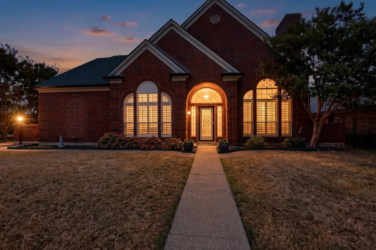 542 Clayton Street, Grand Prairie, TX 75052 - #1