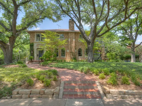 2401 Stadium Drive, Fort Worth, TX 76109