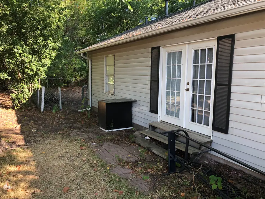 404 N Mill Street, Bowie, TX 76230 - #3