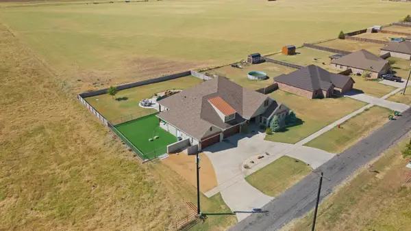 568 Crow Road, Whitesboro, TX 76273