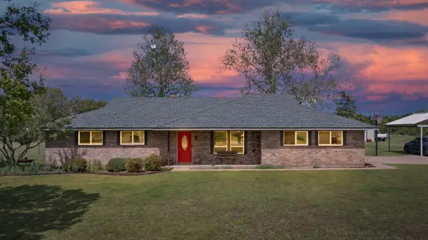 106 Vineyard Street, Weatherford, TX 76087