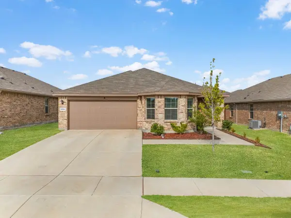 9509 Golden Summit Drive, Fort Worth, TX 76131