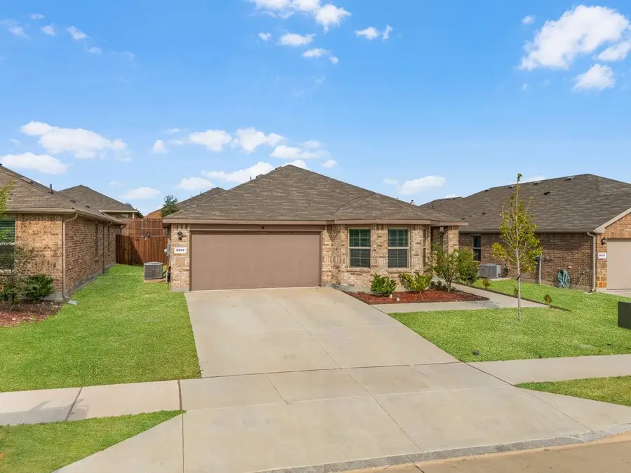 9509 Golden Summit Drive, Fort Worth, TX 76131 - #2