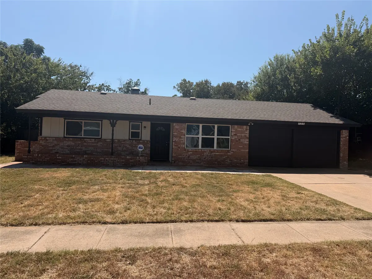 725 Willow Street, Hurst, TX 76053 - #1