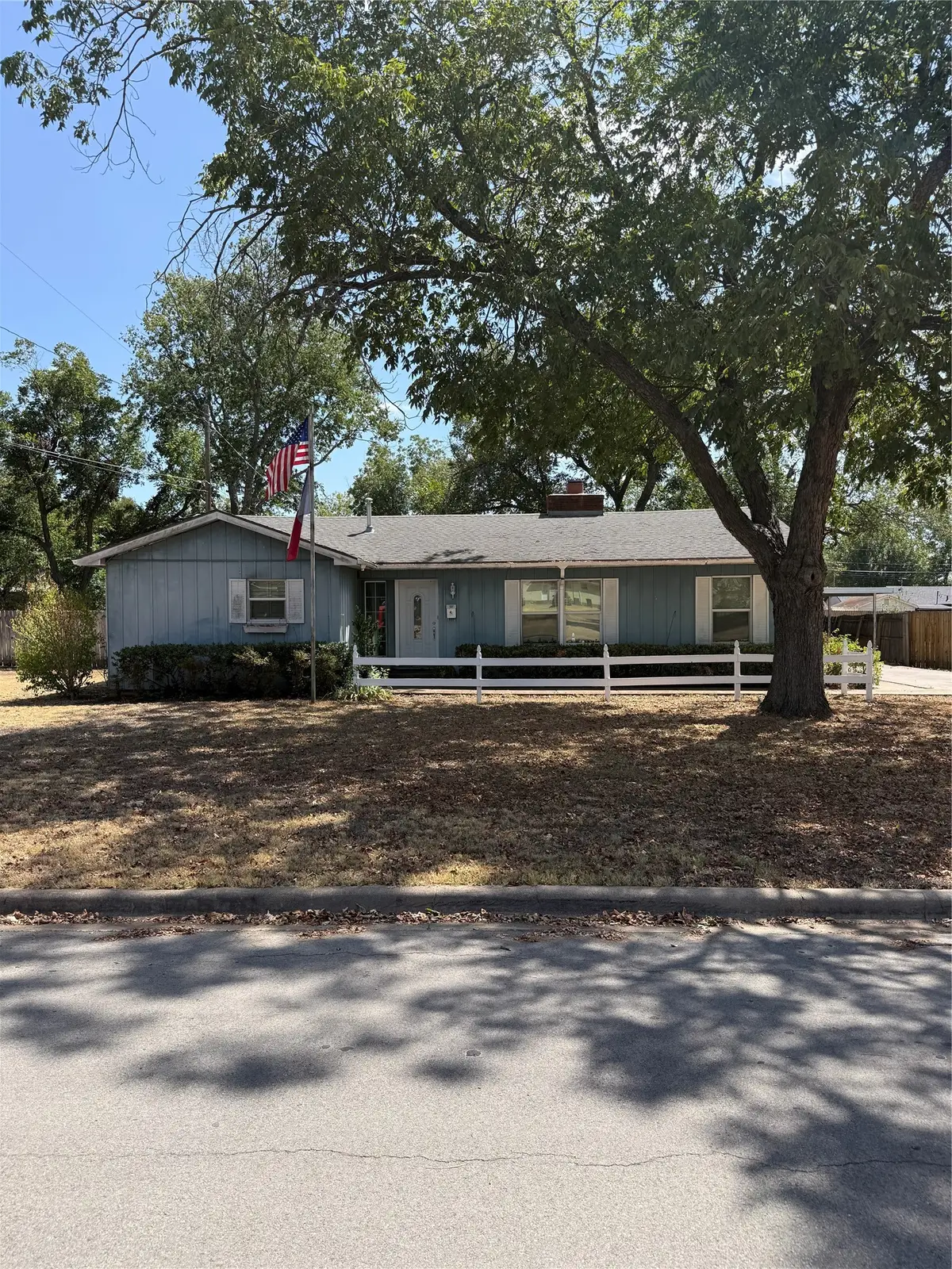 1101 W Chambers Street, Cleburne, TX 76033 - #1