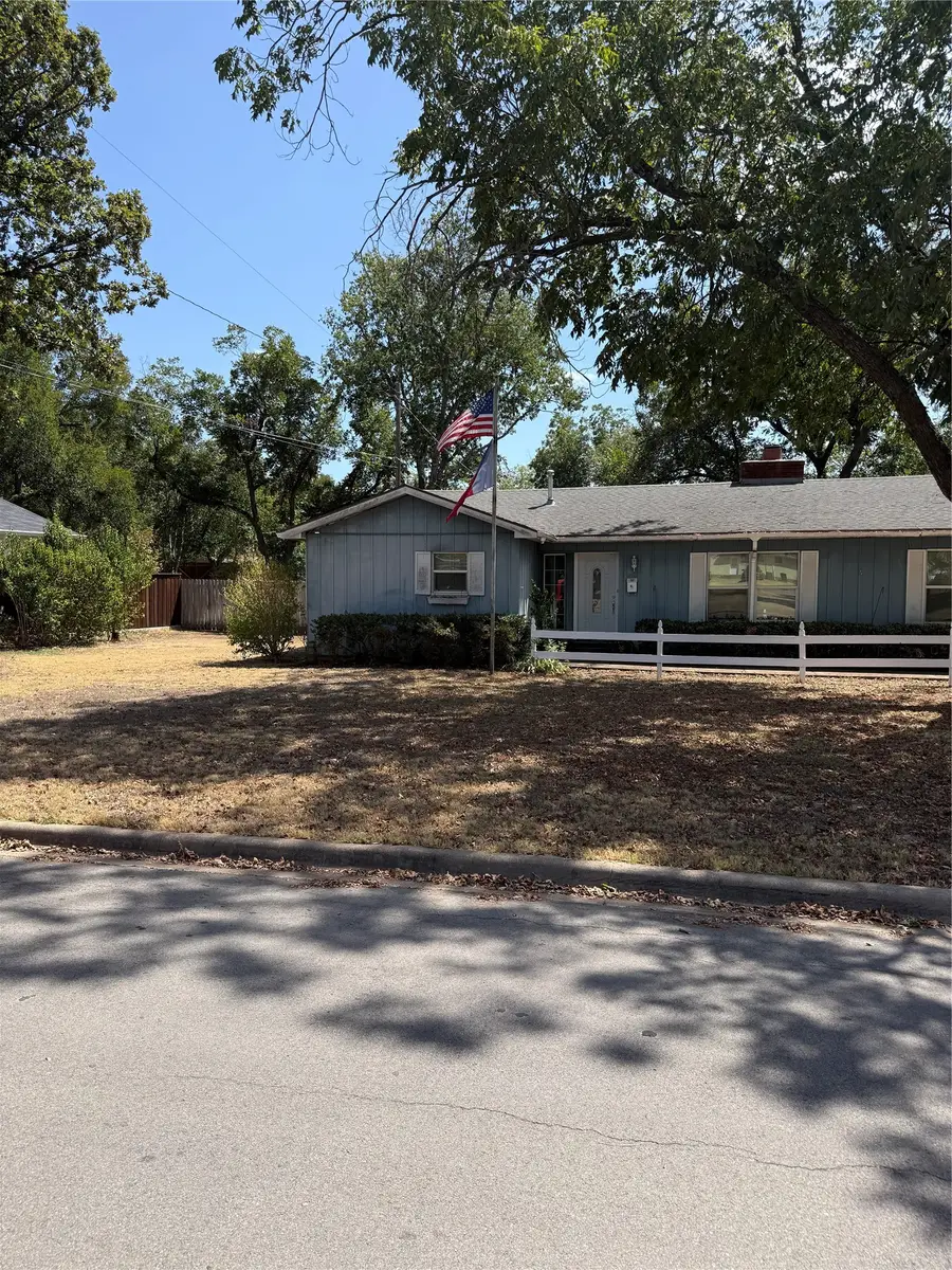 1101 W Chambers Street, Cleburne, TX 76033 - #2