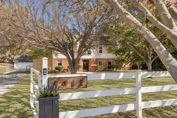 8912 S Hickory Road, Krum, TX 76249