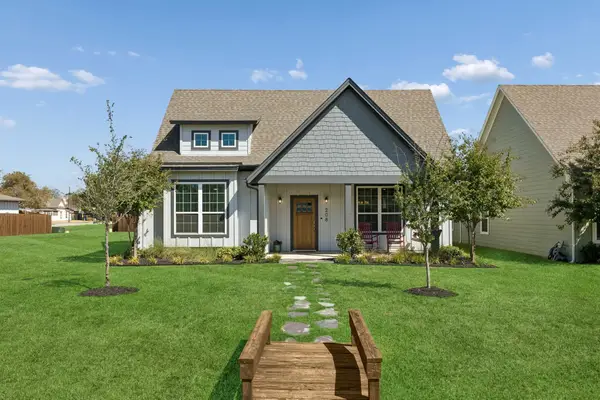 208 W 6th Street, Justin, TX 76247