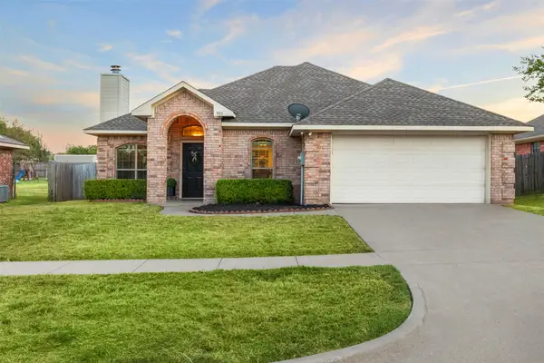 903 E Burnett Street, Ennis, TX 75119
