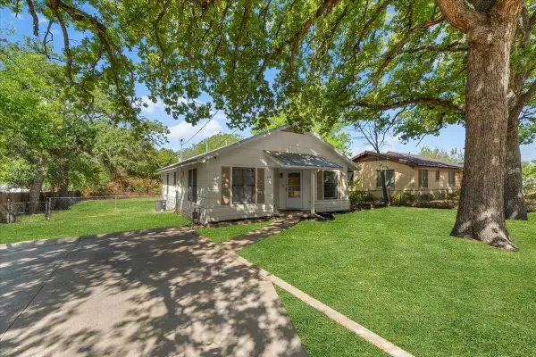 1309 N Elm Street, Weatherford, TX 76086