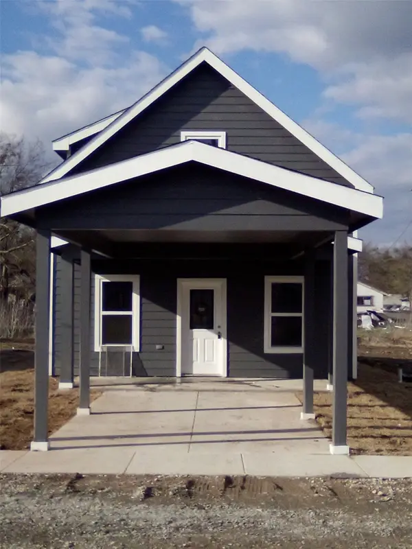 114 E Oak Street, Whitewright, TX 75491
