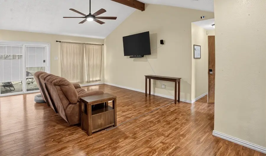110 Kingsbury Way, Hewitt, TX 76643 - #2